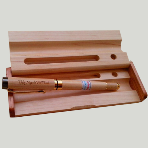 Bút gỗ khắc hình mẫu 05